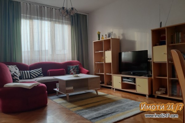 Izdavam trosoben stan na Kej Makedonija Skopje