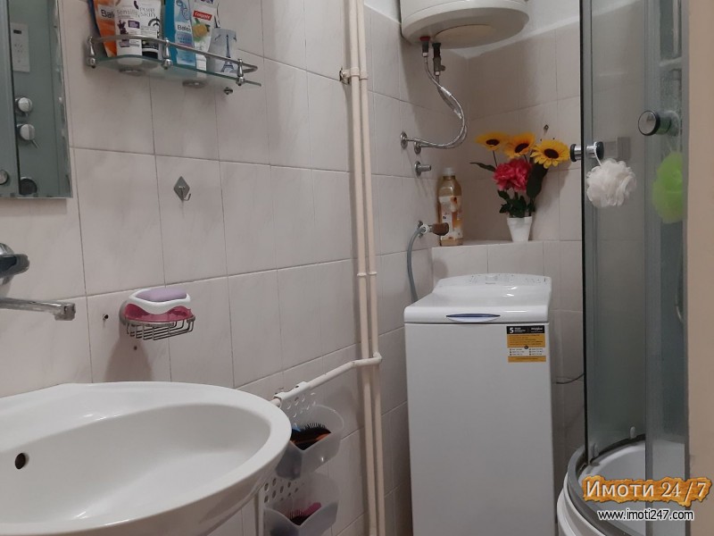 Izdavam trosoben stan na Kej Makedonija Skopje
