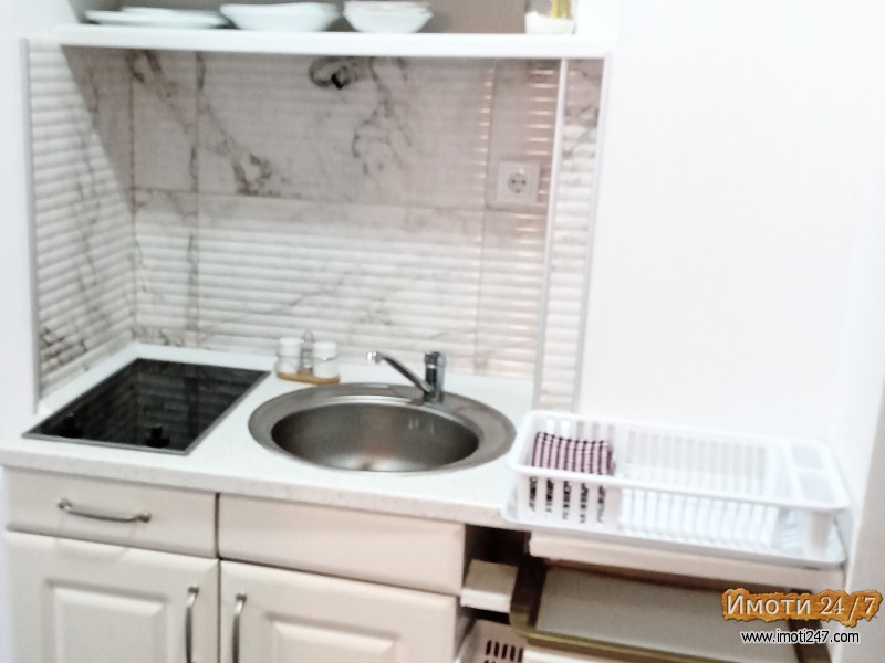 Se izdava apartman do ezerskiot kej