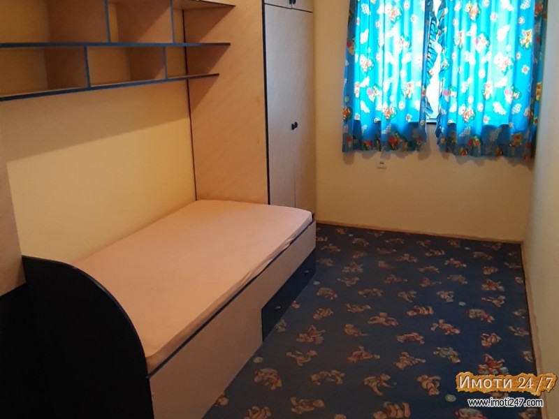 Се издава трособен стан