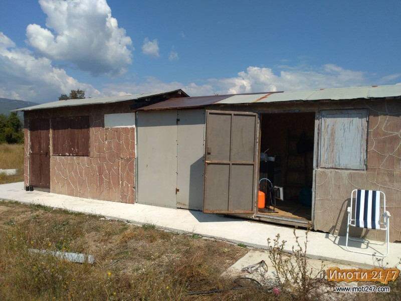 Se prodava plac so 2 baraki Selo Belcista Ohrid Cena 12500evra