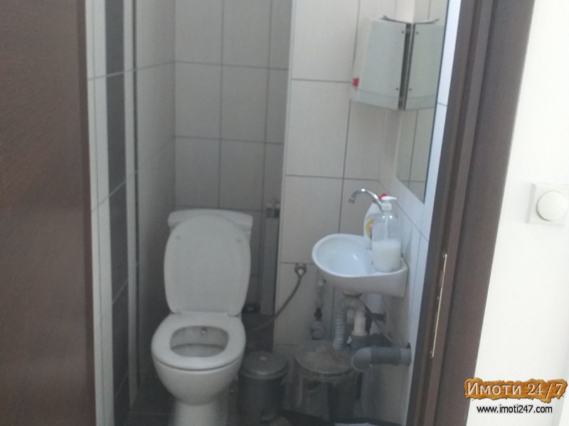 Издавам дуќан во центар