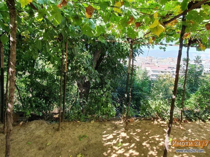 Плац на атрактивна локација