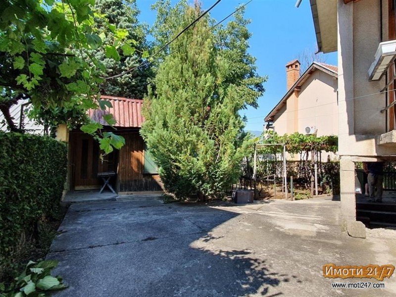 Плац на атрактивна локација