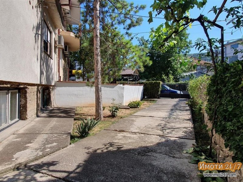 Плац на атрактивна локација