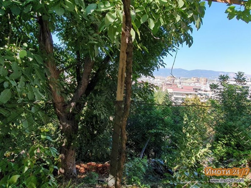 Плац на атрактивна локација