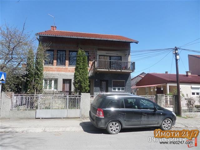 IZDAVAM TROSOBEN POLUNAMESTEN 85M2 STAN VO KUKA  KAJ TC VO NASELBA LISICE