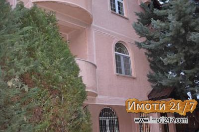 ITNO se PRODAVA LUX KUJKA na VODNO 900e m2 