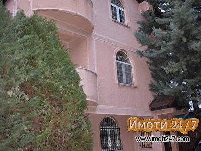 ITNO se PRODAVA LUX KUJKA na VODNO 900e m2 