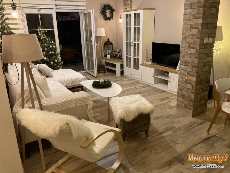 ИЗДАВАМ спрат од куќа во Влае  до Кафичот Кино Влае  Скипје