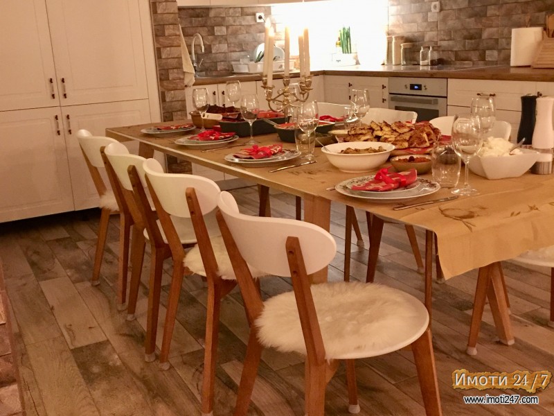 ИЗДАВАМ спрат од куќа во Влае  до Кафичот Кино Влае  Скипје