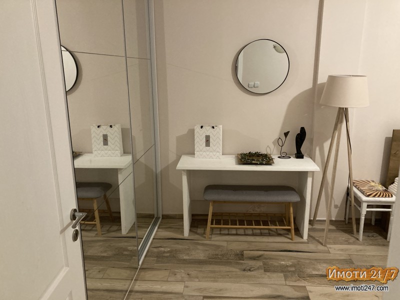 ИЗДАВАМ спрат од куќа во Влае  до Кафичот Кино Влае  Скипје