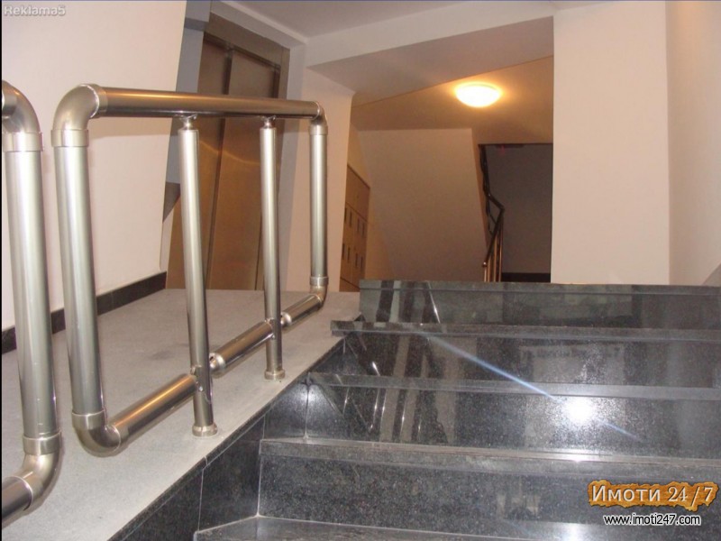 Izdavam vo Debar maalo kaj Broz cafe nov namesten stan od 40m2