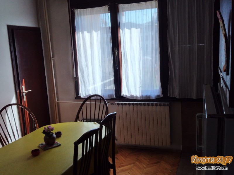 PRODAVAM STAN NA BIT PAZAR OPSHTINA CENTAR VO ZGRADATA NAD APTEKA ZEGIN I MAKEDONKI POSHTI