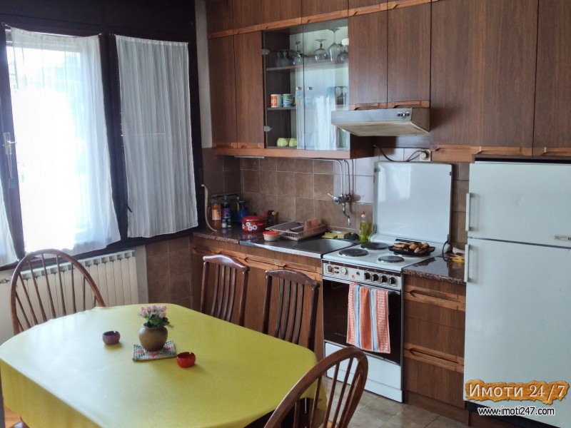 PRODAVAM STAN NA BIT PAZAR OPSHTINA CENTAR VO ZGRADATA NAD APTEKA ZEGIN I MAKEDONKI POSHTI