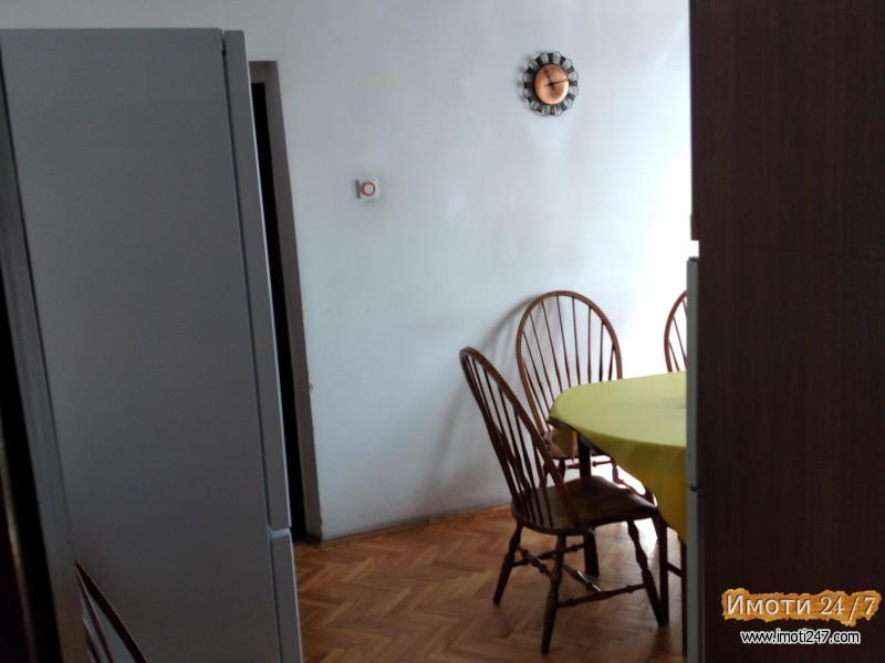 PRODAVAM STAN NA BIT PAZAR OPSHTINA CENTAR VO ZGRADATA NAD APTEKA ZEGIN I MAKEDONKI POSHTI