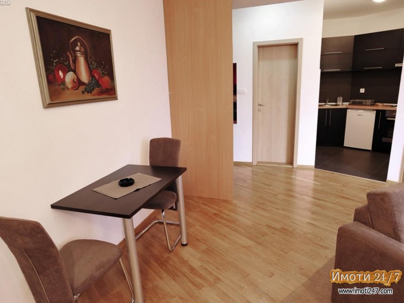 Debar maalo Centar  se izdava kompletno namsten stan od 40m2 so edna spalna soba