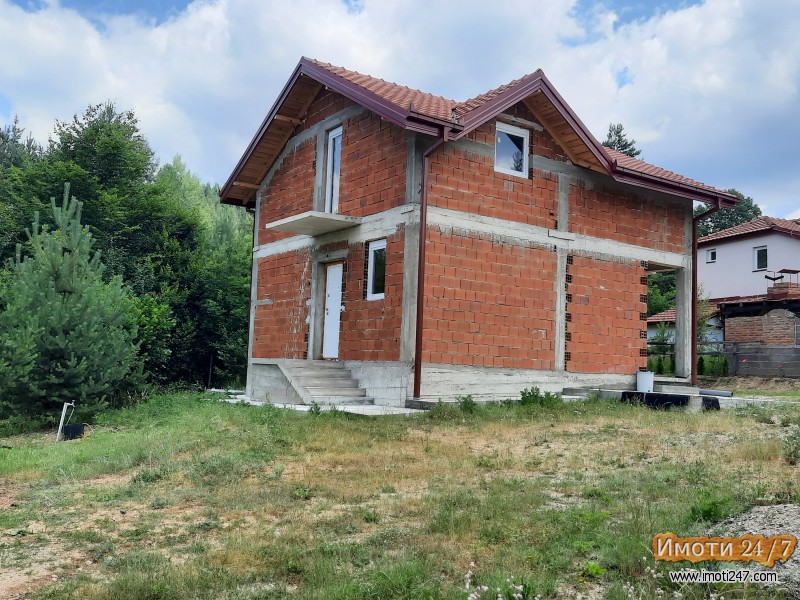 Se prodava vikendica na Berovsko ezero