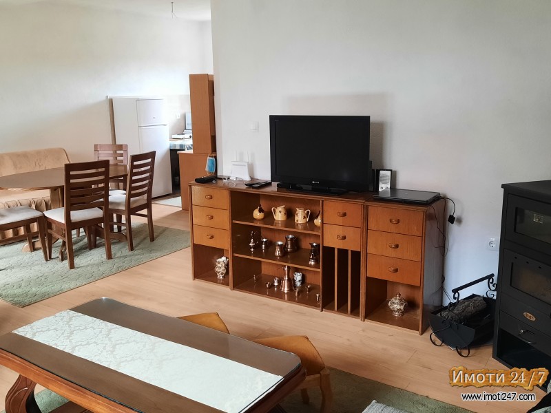 Se prodava vikendica na Berovsko ezero