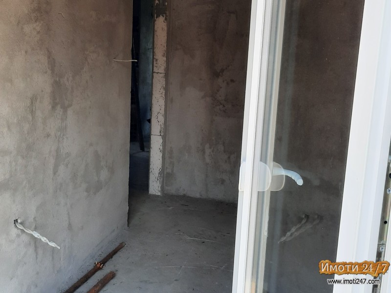 Se prodava vikendica na Berovsko ezero