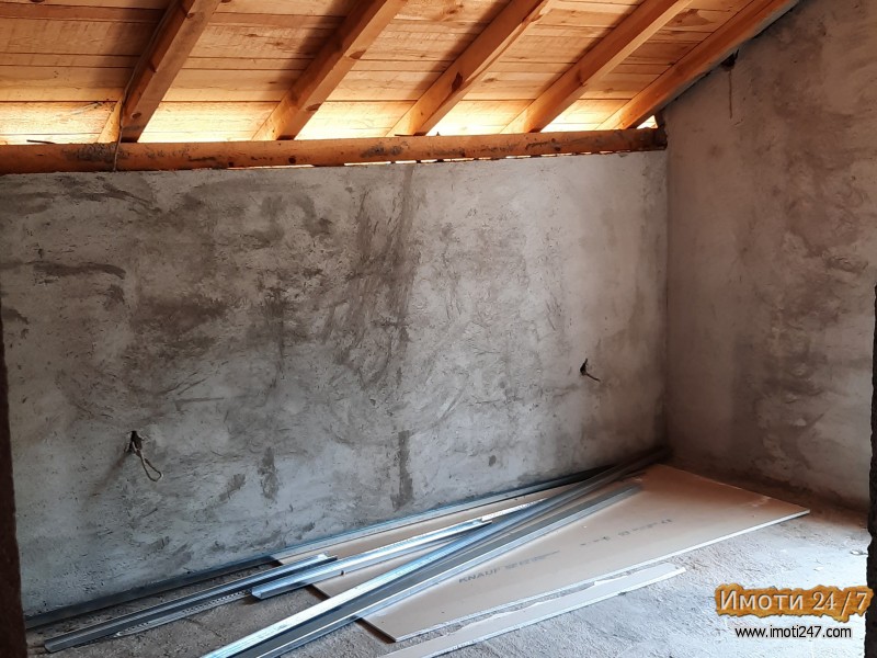 Se prodava vikendica na Berovsko ezero