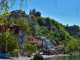 КУЌА ЗА ОДМОР СО АТРАКТИВЕН ПОГЛЕД НА ЕЗЕРО ВО ТРПЕЈЦА