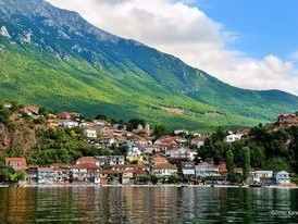 КУЌА ЗА ОДМОР СО АТРАКТИВЕН ПОГЛЕД НА ЕЗЕРО ВО ТРПЕЈЦА