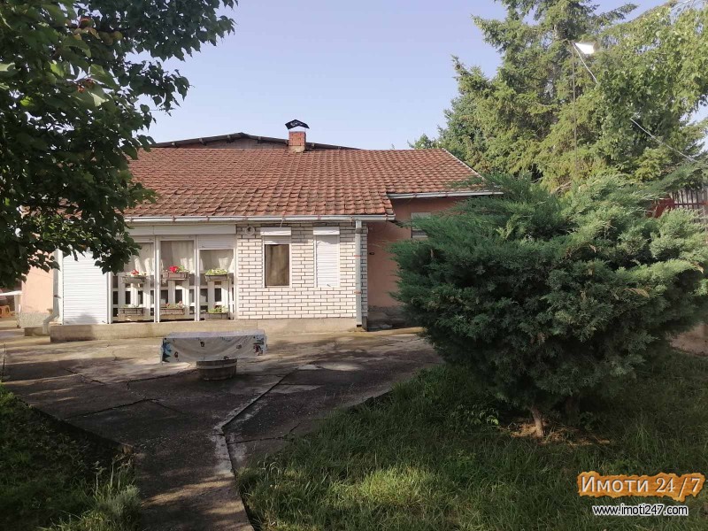 Се продава плац