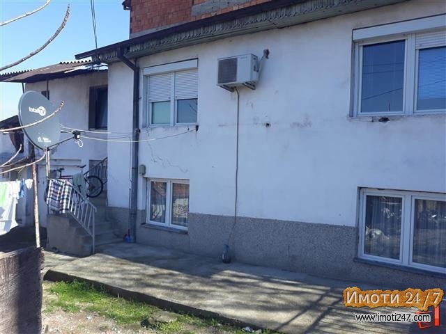 Се продава куќа во Центар населба Кале 