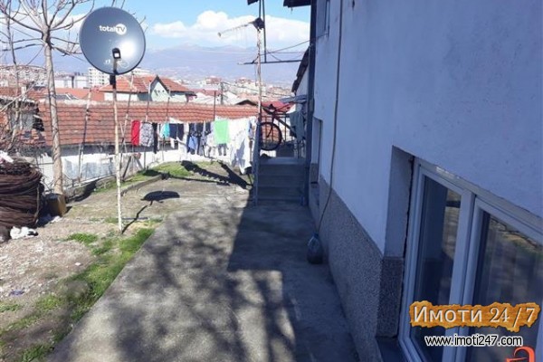 Се продава куќа во Центар населба Кале 