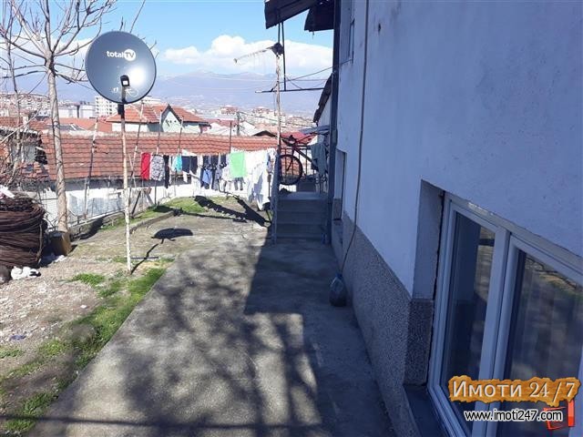 Се продава куќа во Центар населба Кале 
