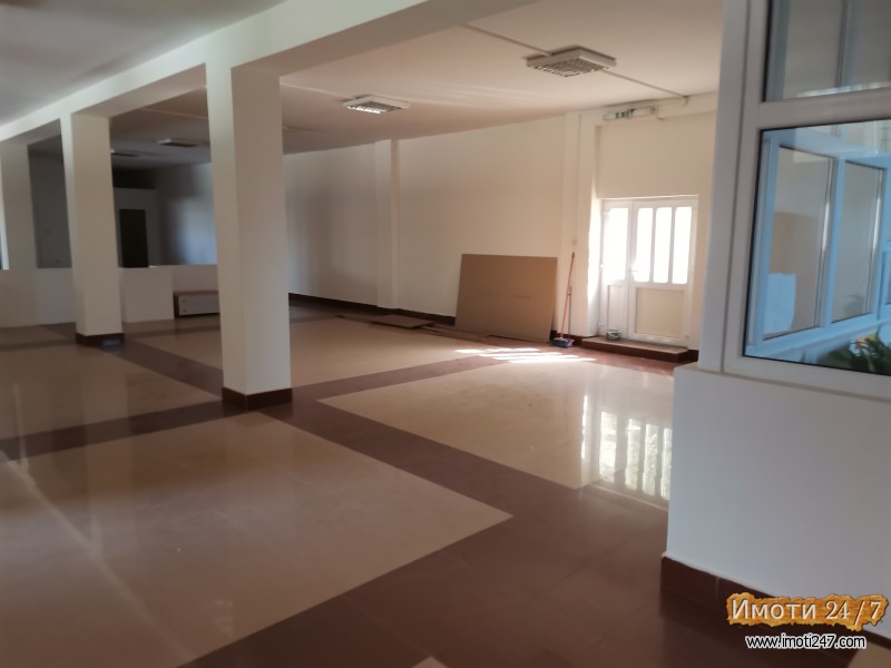 Se izdavaprodava deloven prostor 1200m2 vo Velss