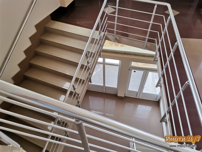Se izdavaprodava deloven prostor 1200m2 vo Velss