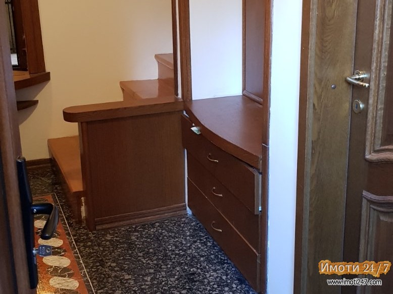 Centar Vodno kuka 500m2 idealna za ziveenje ili firmi