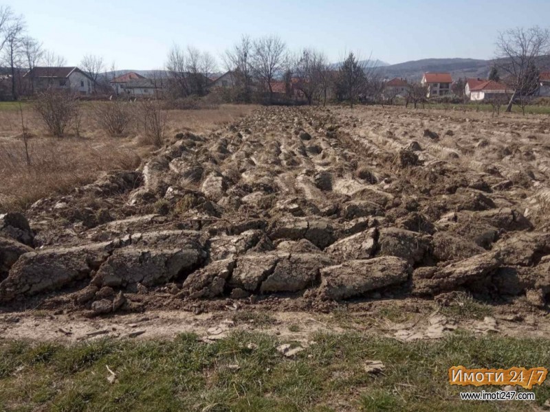 Се продава градежно неизградено земјиште 1172м2