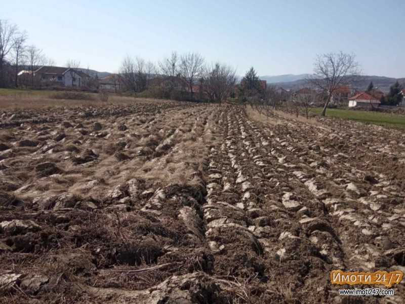 Се продава градежно неизградено земјиште 1172м2