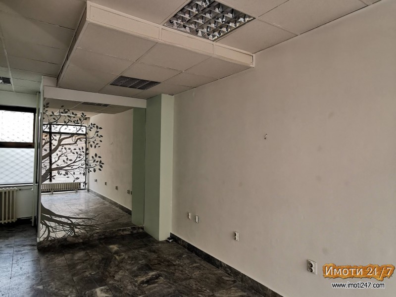 Се издава деловен простор 26м2 Центар Буњаковец