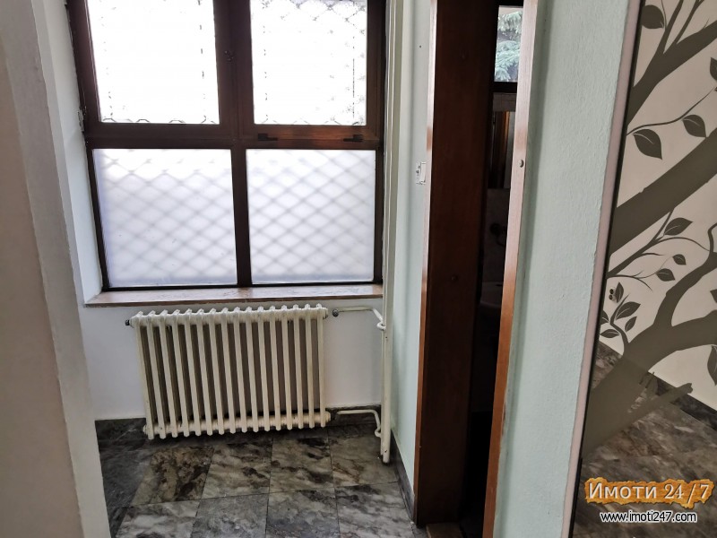 Се издава деловен простор 26м2 Центар Буњаковец