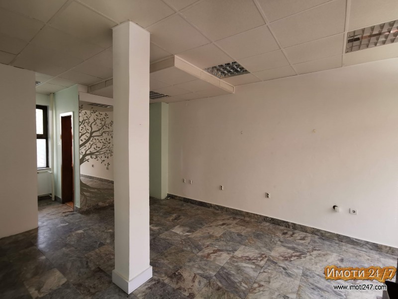 Се издава деловен простор 26м2 Центар Буњаковец
