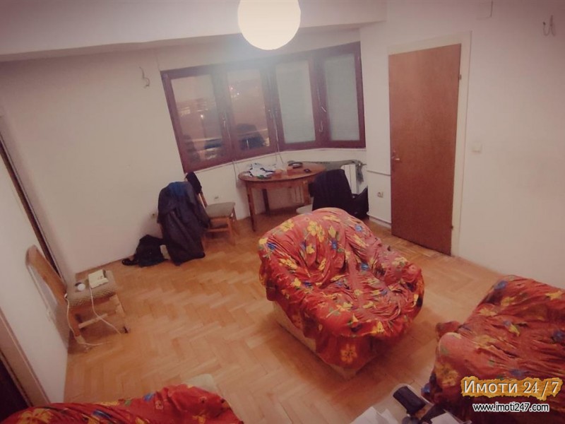 Се продава стан од 66м2 со 3 спални соби кај Гет кафе во Аеродром