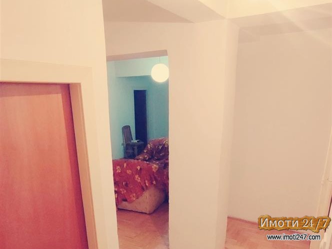 Се продава стан од 66м2 со 3 спални соби кај Гет кафе во Аеродром