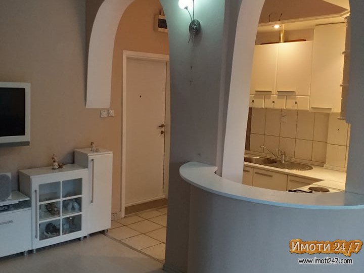 Izdavam stan vo strog centar na ul Makedonija