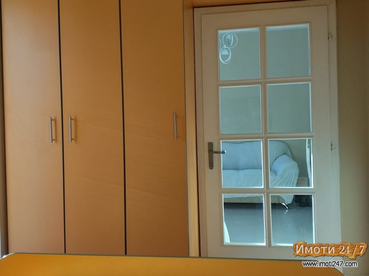 Izdavam stan vo strog centar na ul Makedonija