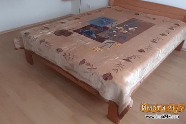 Се издава стан на Плоштад Македонија
