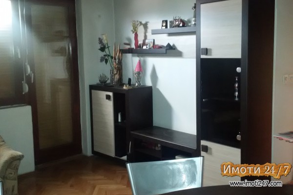 продавам стан во куќа со посебен влез