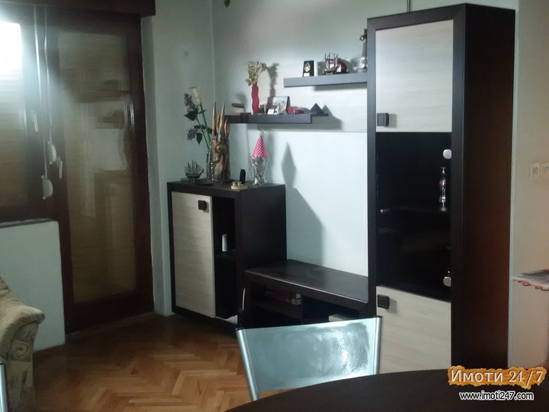 продавам стан во куќа со посебен влез