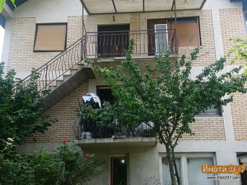 продавам стан во куќа со посебен влез