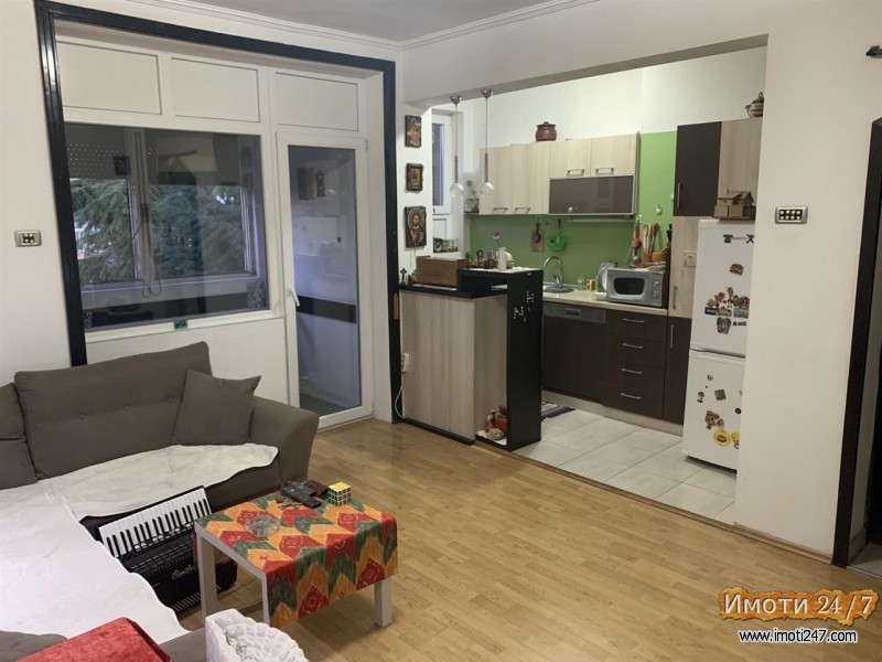 Renoviran stan so 3 spalni vo Karposh 1