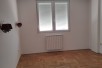 Се издава празен стан 100m2 погоден и за деловен простор во Центар