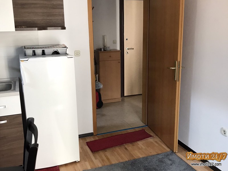 SE IZDAVA KOMPLETNO NAMESTEN STAN VO STROG CENTAR NA SKOPJE